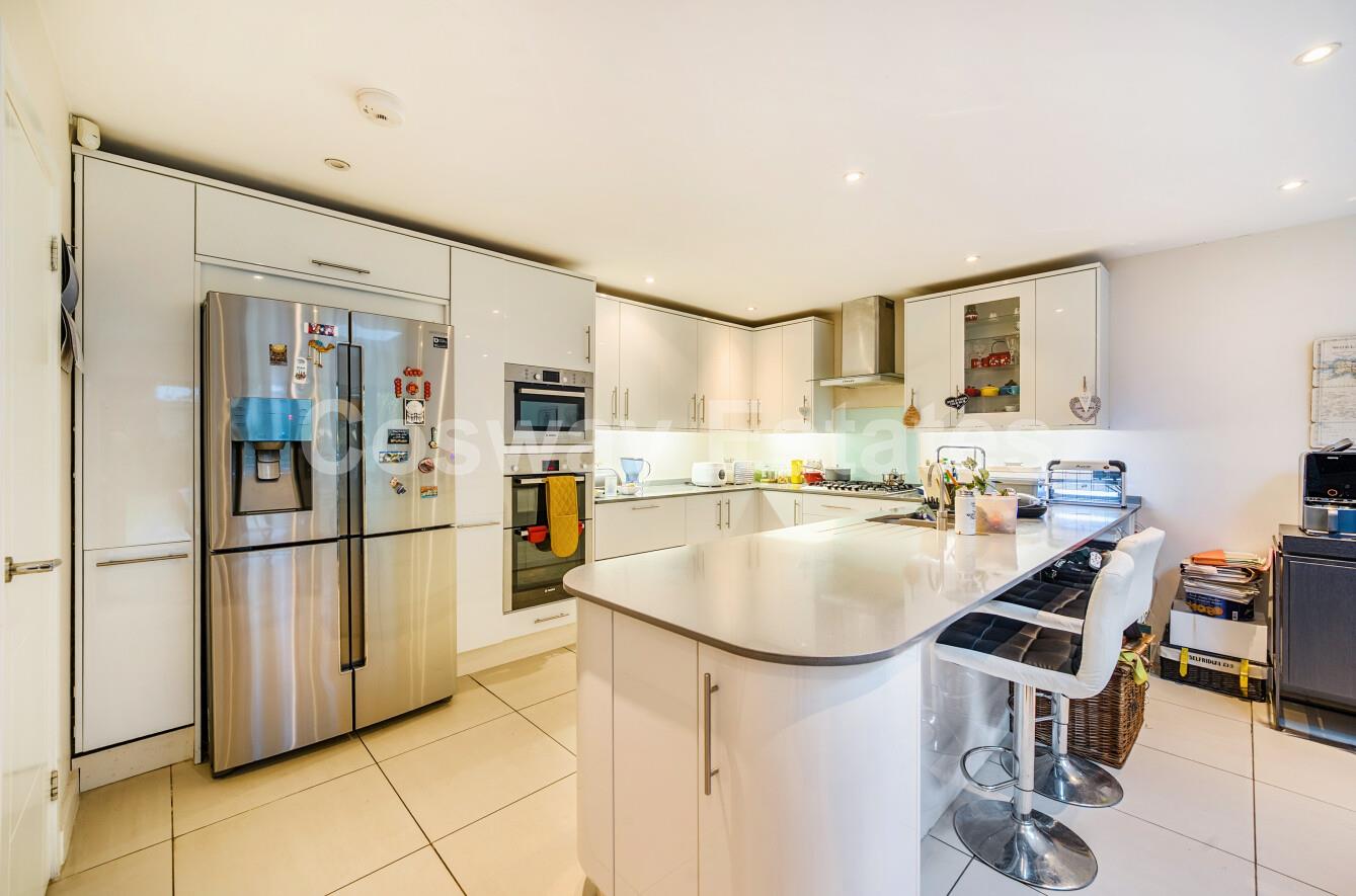 4 bed property in Hendon Wood Lane, Mill Hill, NW7, London